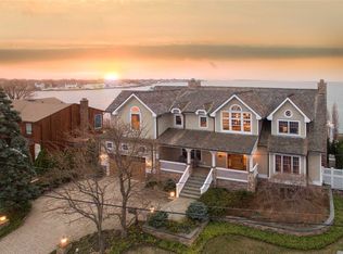 220 Harbor Ln, Massapequa Park, NY 11762