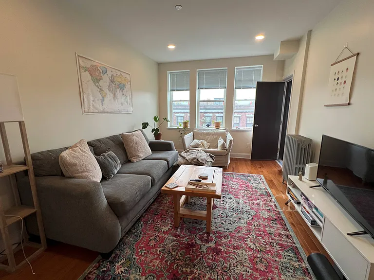 123 Sutherland Rd #N — Photo 4