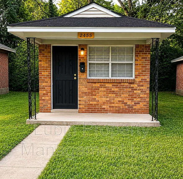 2455 Douglass Ave — Photo 1