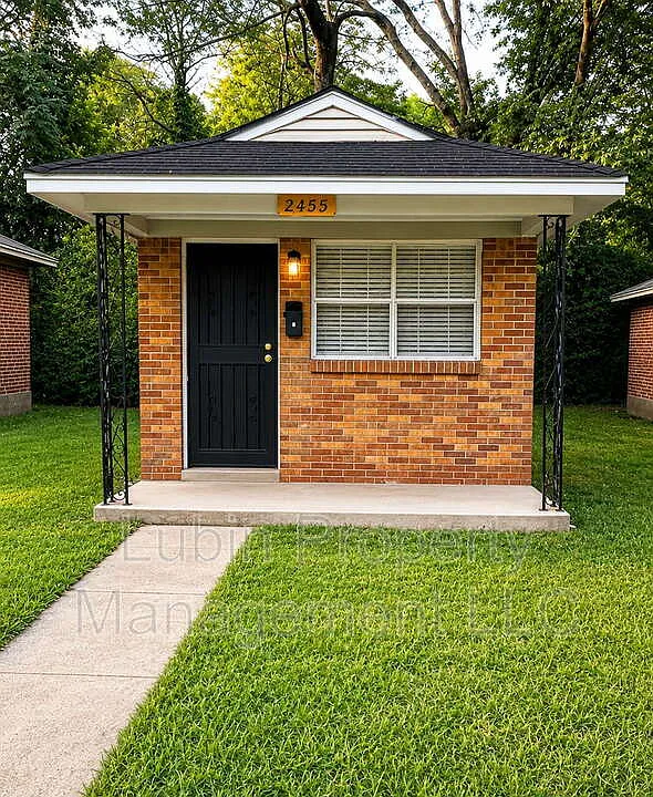 2455 Douglass Ave