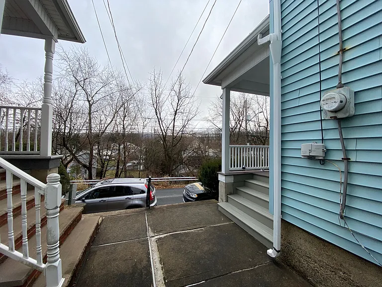 129 Beech St — Photo 2