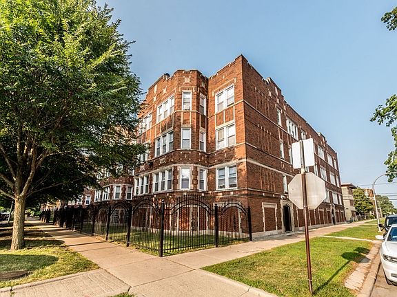 2nd image of 8000 S Paulina St Unit 8012-3W