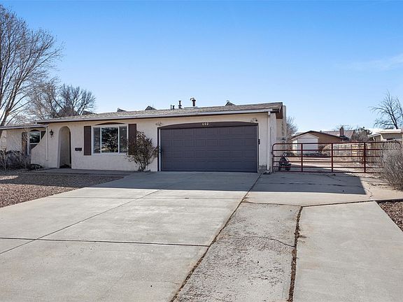 2nd image of 602 Meadow Ln