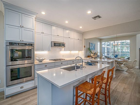 3rd image of 8811 Lakeside Cir