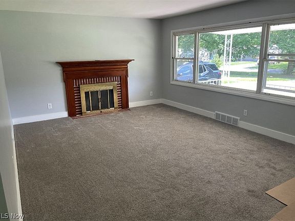 5th image of 3364 Glen Oaks Dr