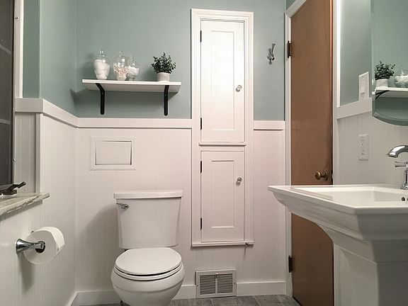 3rd image of 15907 Alden Ave
