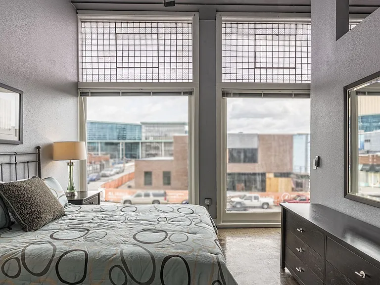 Crossoads Lofts — Photo 6