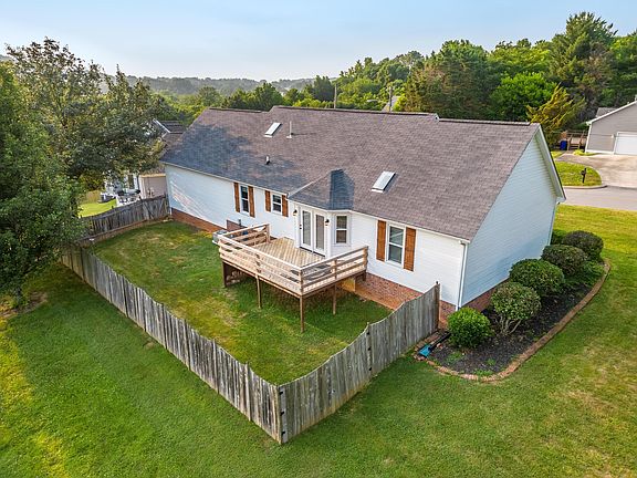 4th image of 1792 Brookwood Dr NE