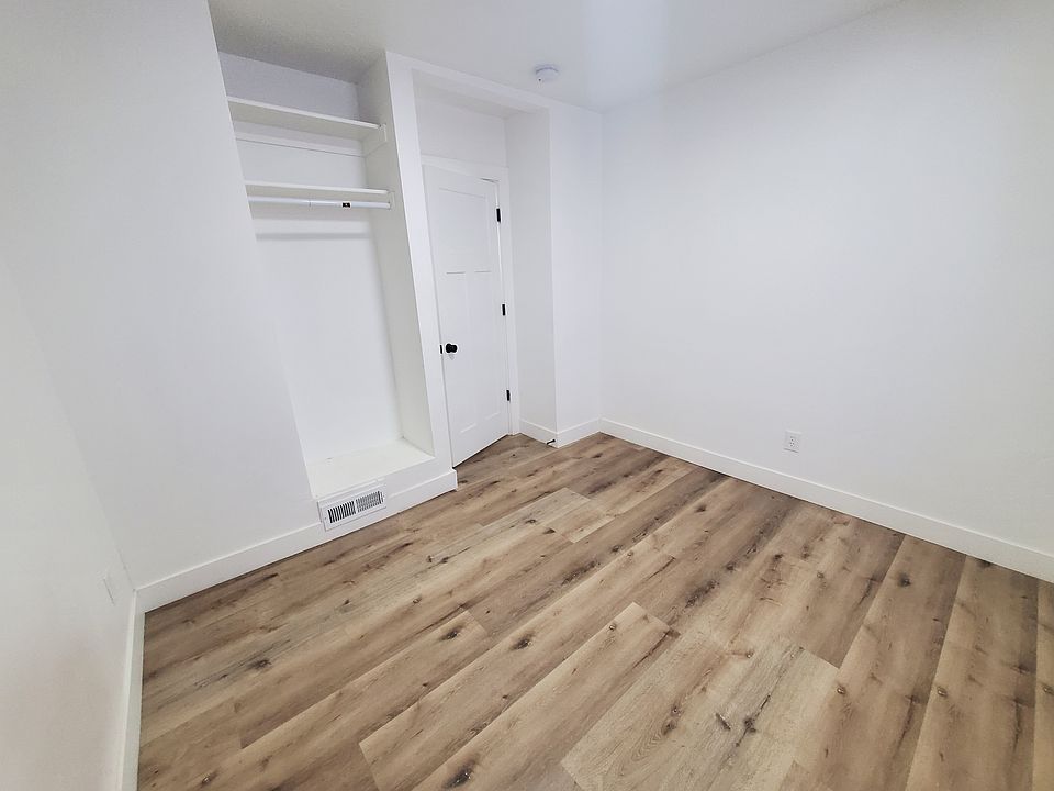 Bedroom 1 (opposite view)