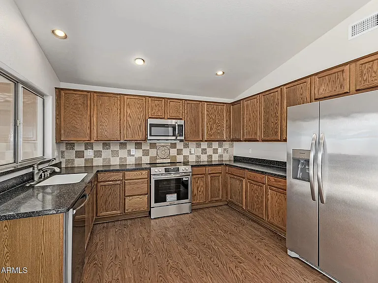 1145 E Windsor Dr — Photo 9