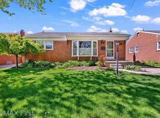 19716 Gaukler St, Saint Clair Shores, MI 48080