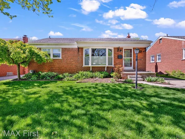 19716 Gaukler St, Saint Clair Shores, MI 48080