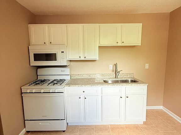 4th image of 931 Calvin Rd