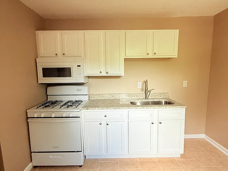 931 Calvin Rd — Photo 4
