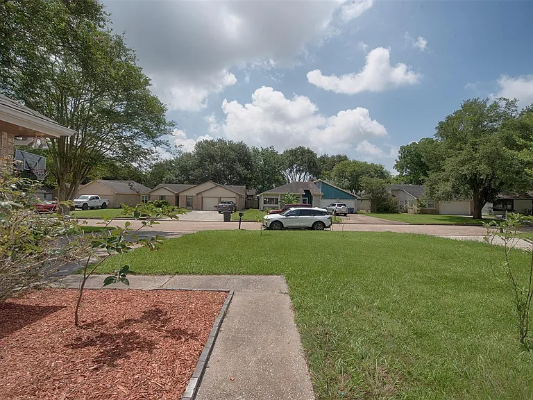 2914 Tarpon Dr — Photo 8