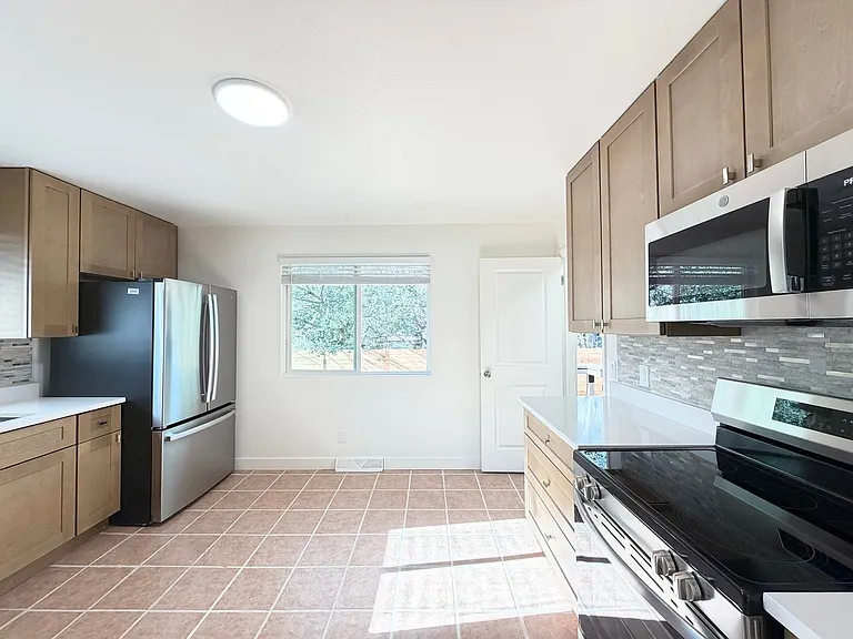 8548 W 62nd Pl — Photo 3