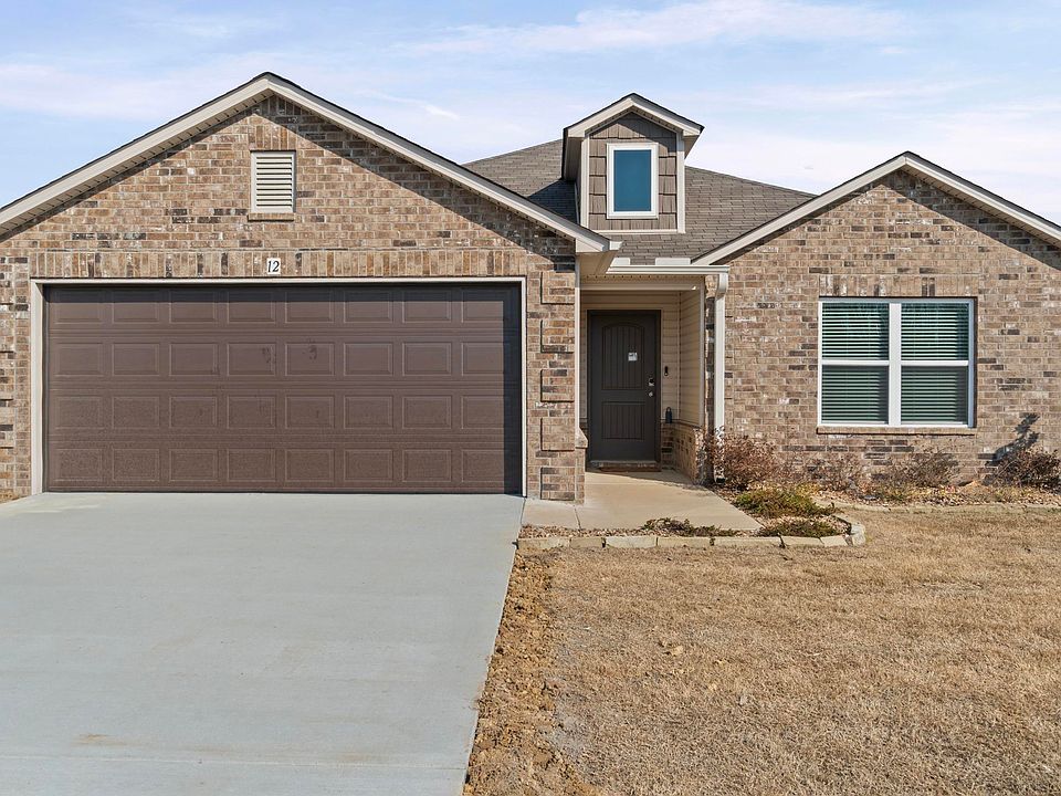 1st image of 12 Oak Leaf Dr
