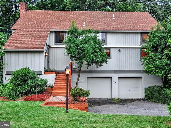 2nd image of 213 Whitehaven Cir