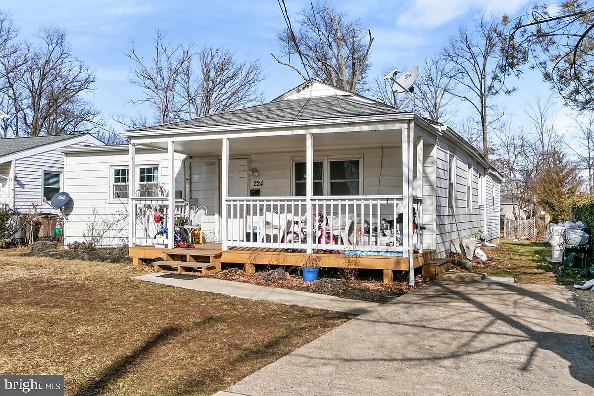 224 Elizabeth Ave photo 1