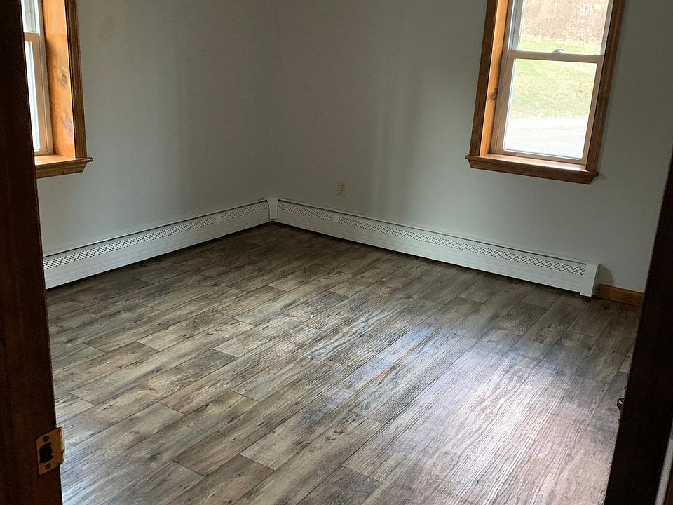 This can be 4th bedroom an office or a playroom.