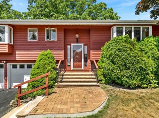 52 Corsa St, Dix Hills, NY 11746