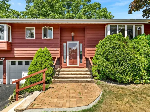 52 Corsa St, Dix Hills, NY 11746