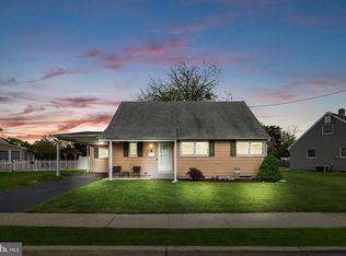 8 Cumberland Rd, Hamilton, NJ 08690