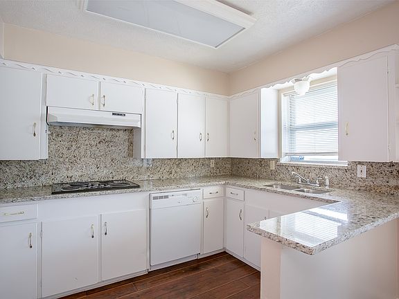 4th image of 7010 & 7012 Kingsbury Dr