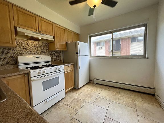 3rd image of 685 E Fullerton Ave APT 105