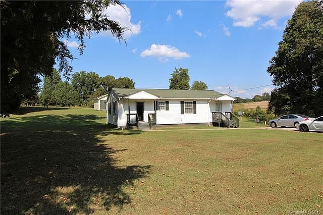 1st image of 109 Carpenter Cir