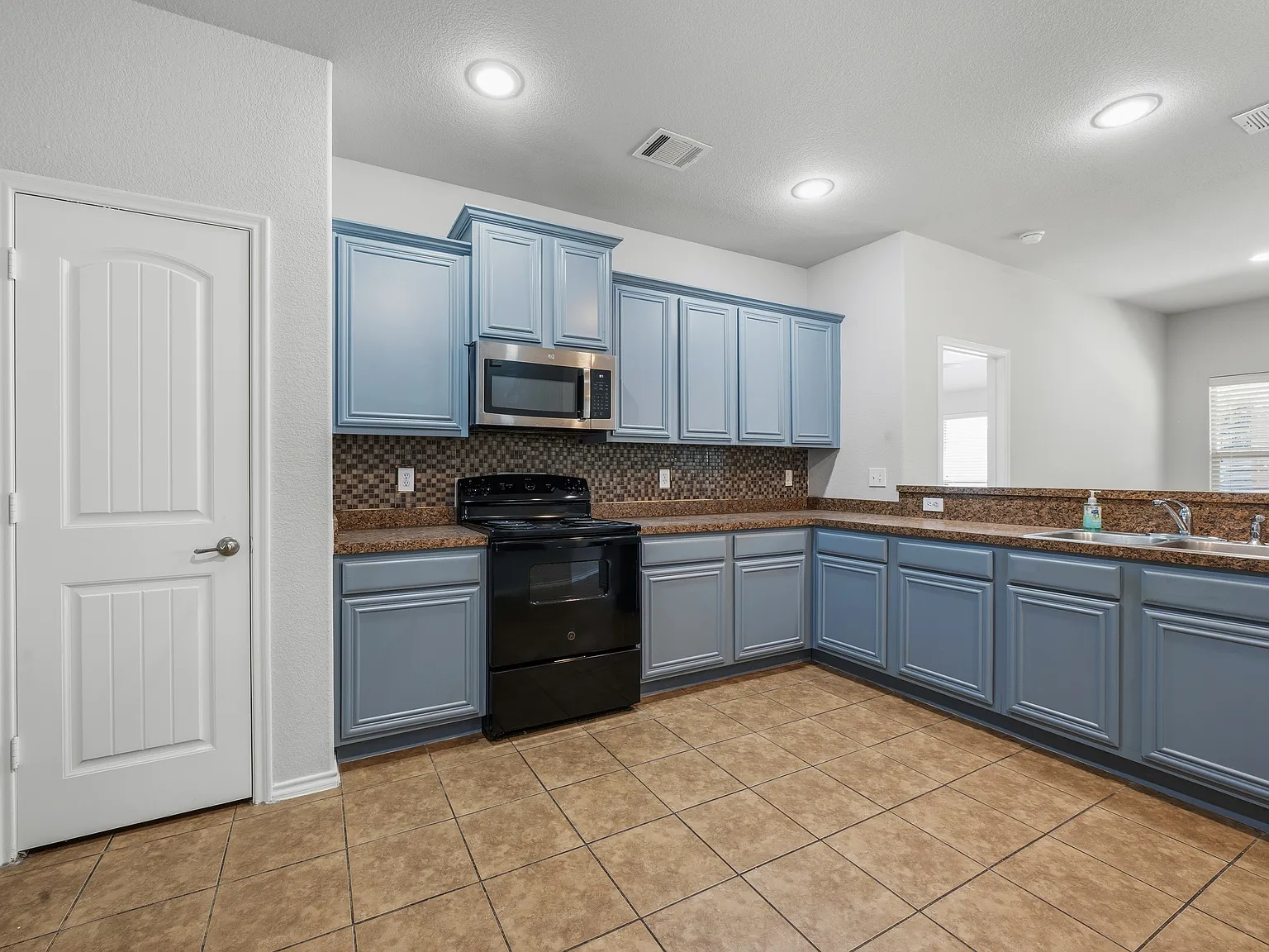 144 Meadow Crest Dr — Photo 3