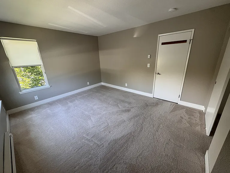 160 Lakeshore Ct — Photo 17