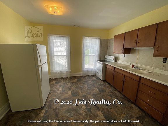 2nd image of 325 1/2 Gray Ave #2