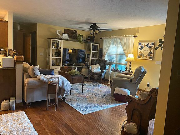 3rd image of 18 Alamo Dr