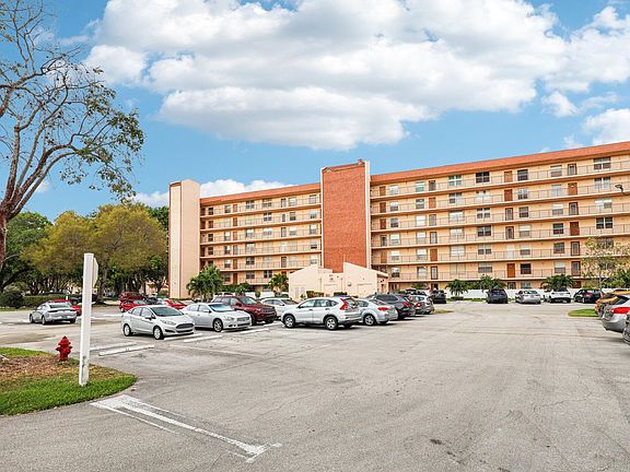 3rd image of 14575 Bonaire Boulevard #403