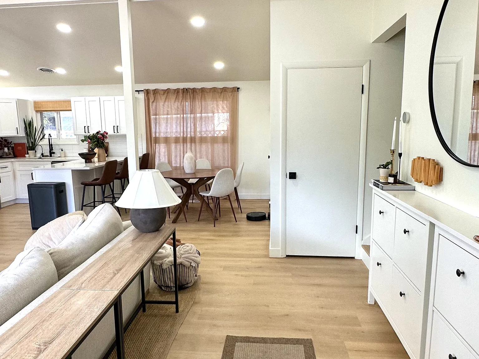3 bed, 1200 sqft, $3,500 — Photo 2