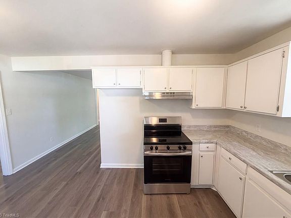 5th image of 120 Revere Dr