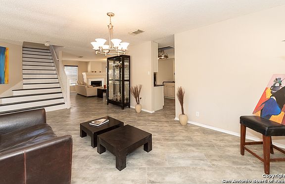 4th image of 3906 Knollwood