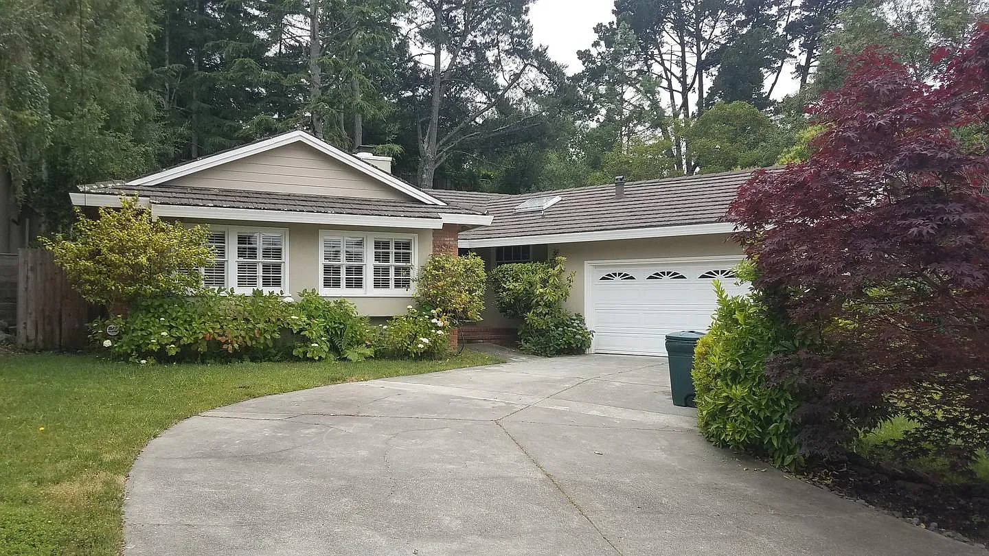 Spacious updated 3BR home with deck & chef's Kitchen — Photo 1