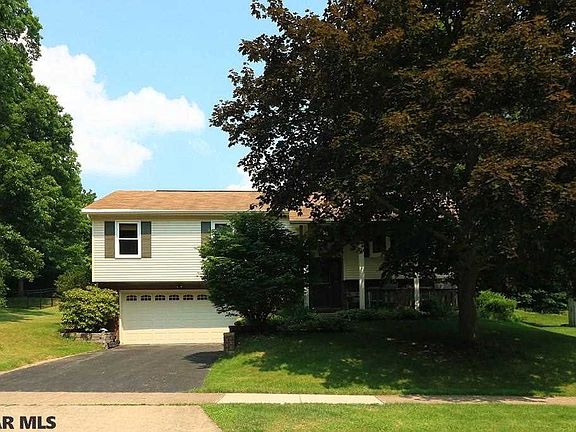 3rd image of 658 Berkshire Dr