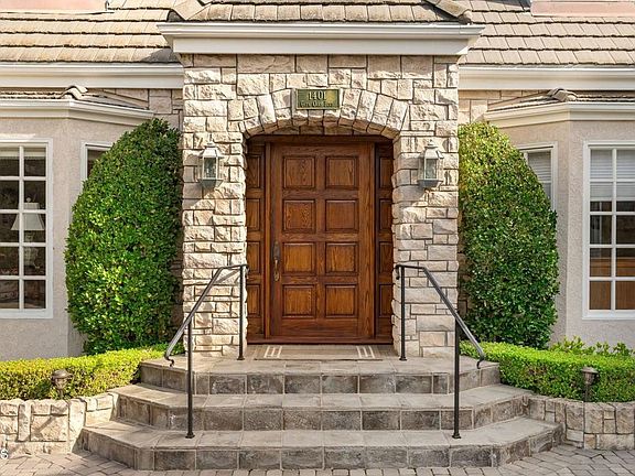 3rd image of 1401 Glen Oaks Blvd