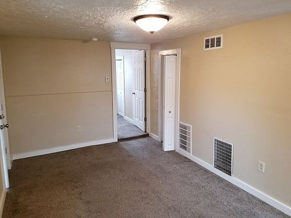 3rd image of 238 1/2 Terry Ave