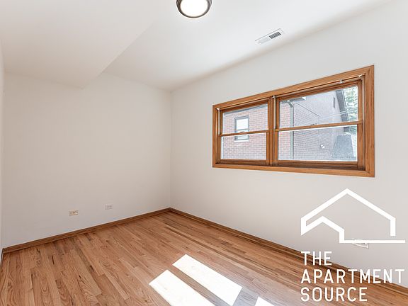 5th image of 1343 N Leavitt St APT 1