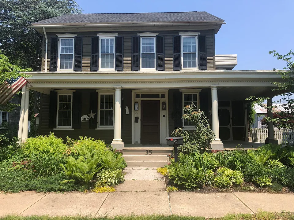 35 Front St #B