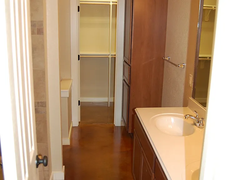 1005 Live Oak Dr — Photo 10