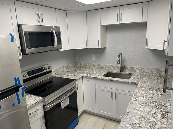 4th image of 3300 Fox Chase Cir N APT 198