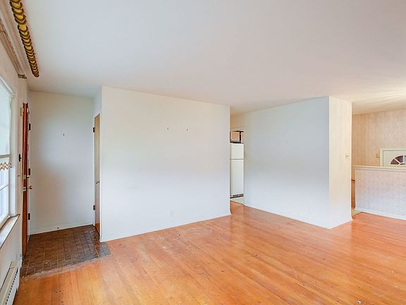 5th image of 5009 Howard St