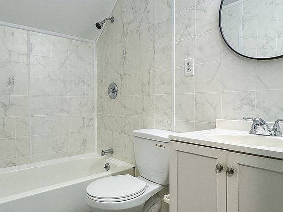 4th image of 3213 Belmont St #2