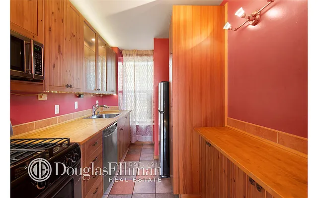 Sold by Douglas Elliman | media 10