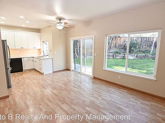 3rd image of 2923 Creek Point Dr